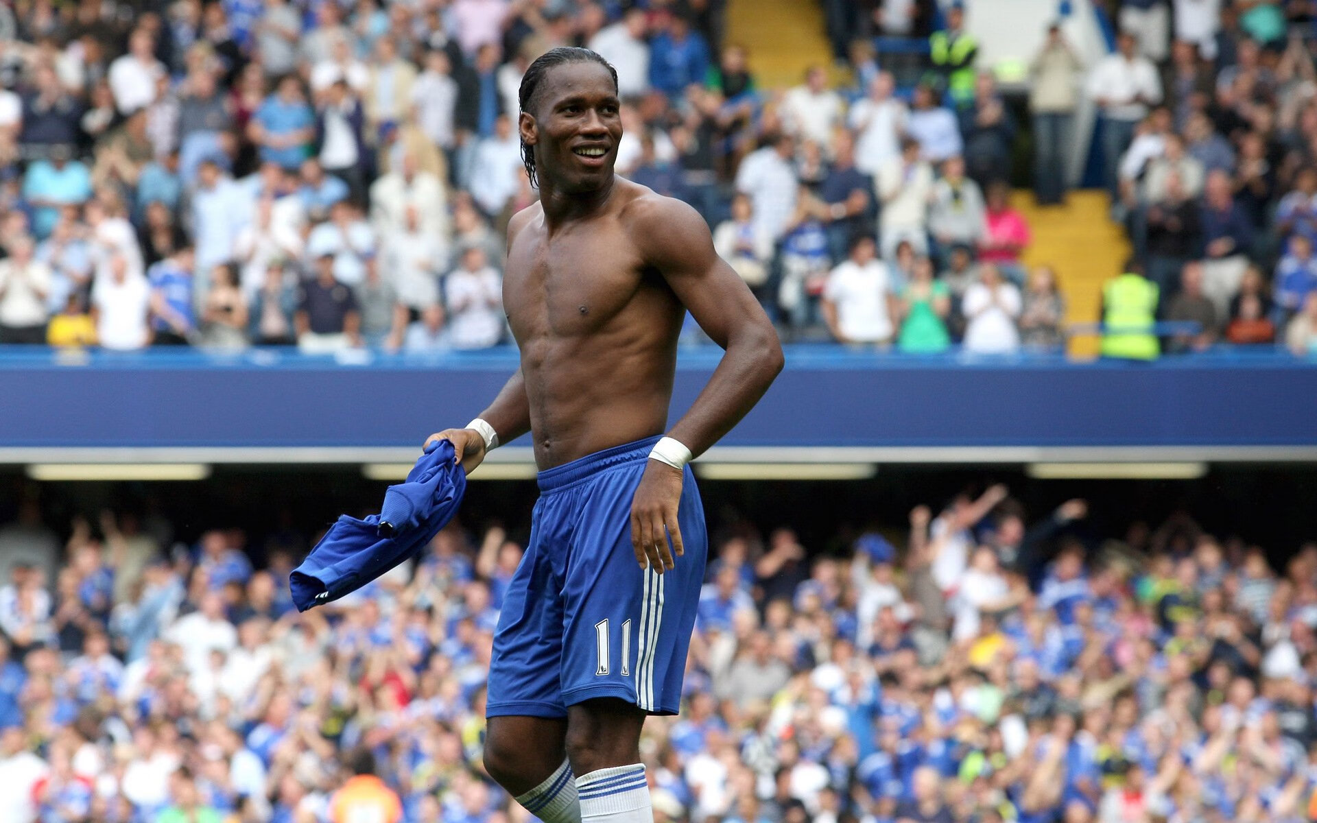 Faker五赛季巅峰归来,拜仁球迷为何集体沸腾?